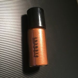 NEW Mac pigment in the shade pink bronze.